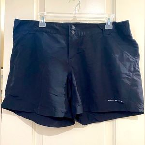 Columbia Performance Fishing gear black shorts